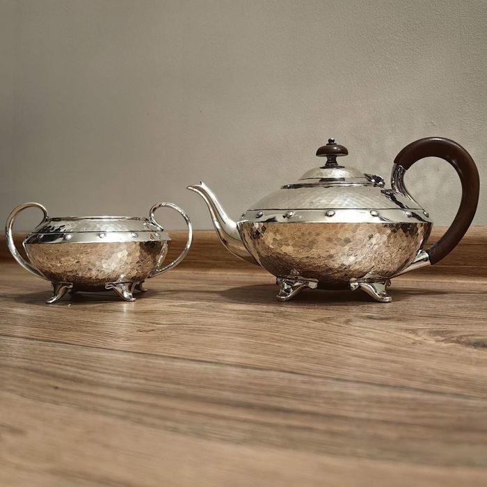 Комплект с елегантен Georgian Revival / ранно Art Deco дизайн