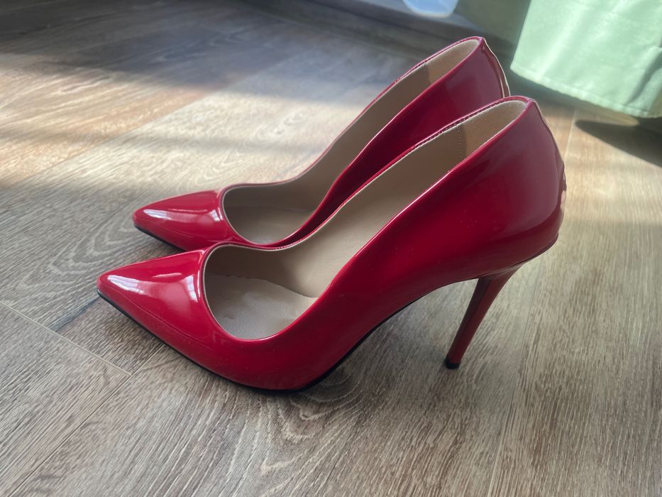 Дамски обувки с ток