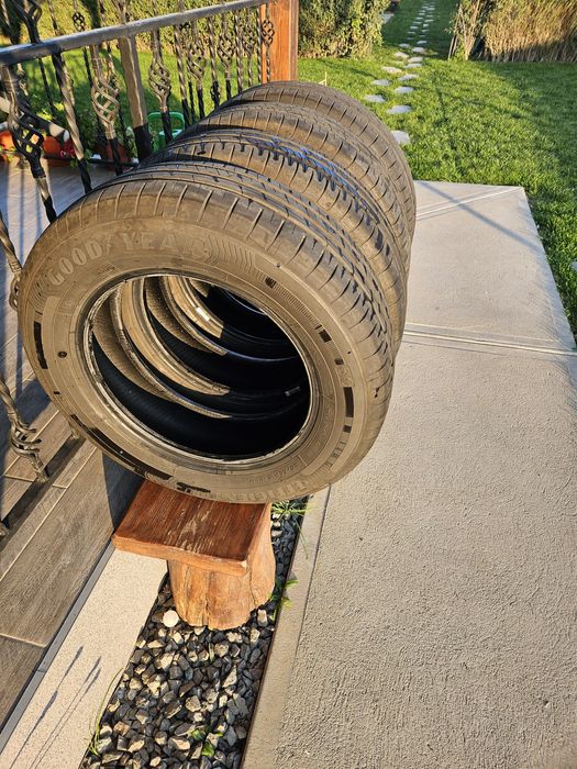 Vând cauciucuri vară 185/65 R15