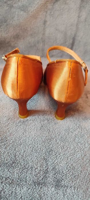 Обувки за спортни танци