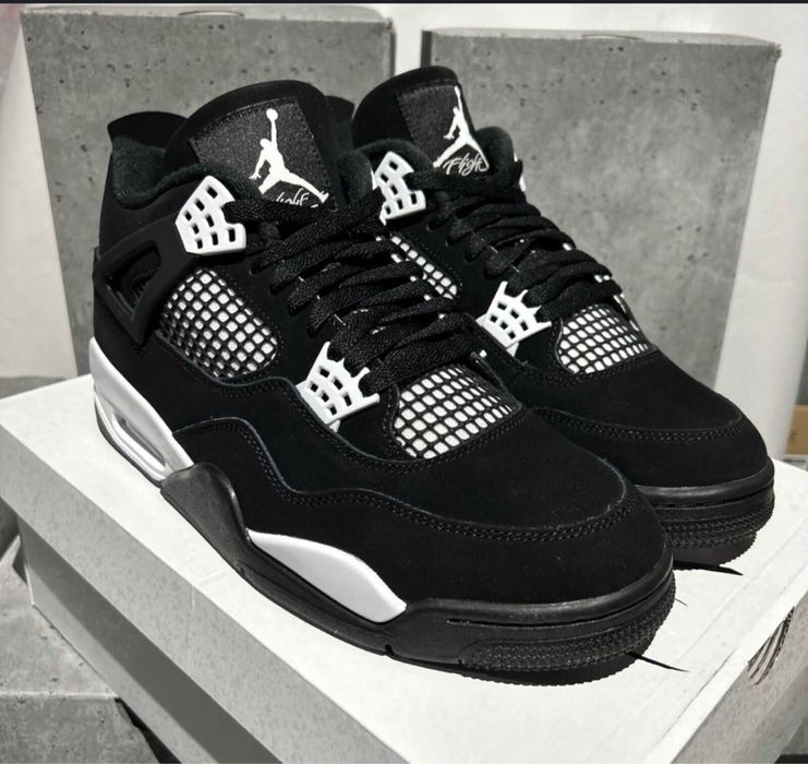 Jordan 4 white-thander