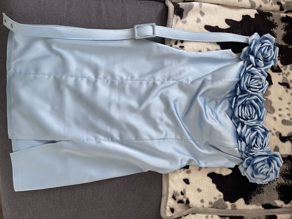 Rochie cu trandafiri si curea