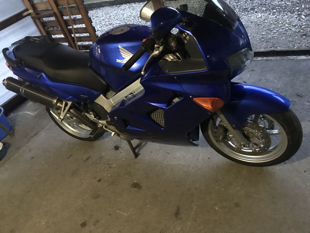 Motocicleta Honda VFR 800 FI