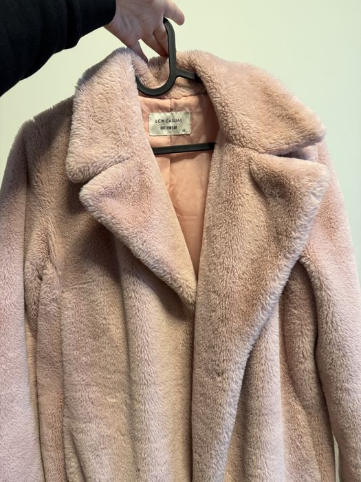 Дамско палто reserved