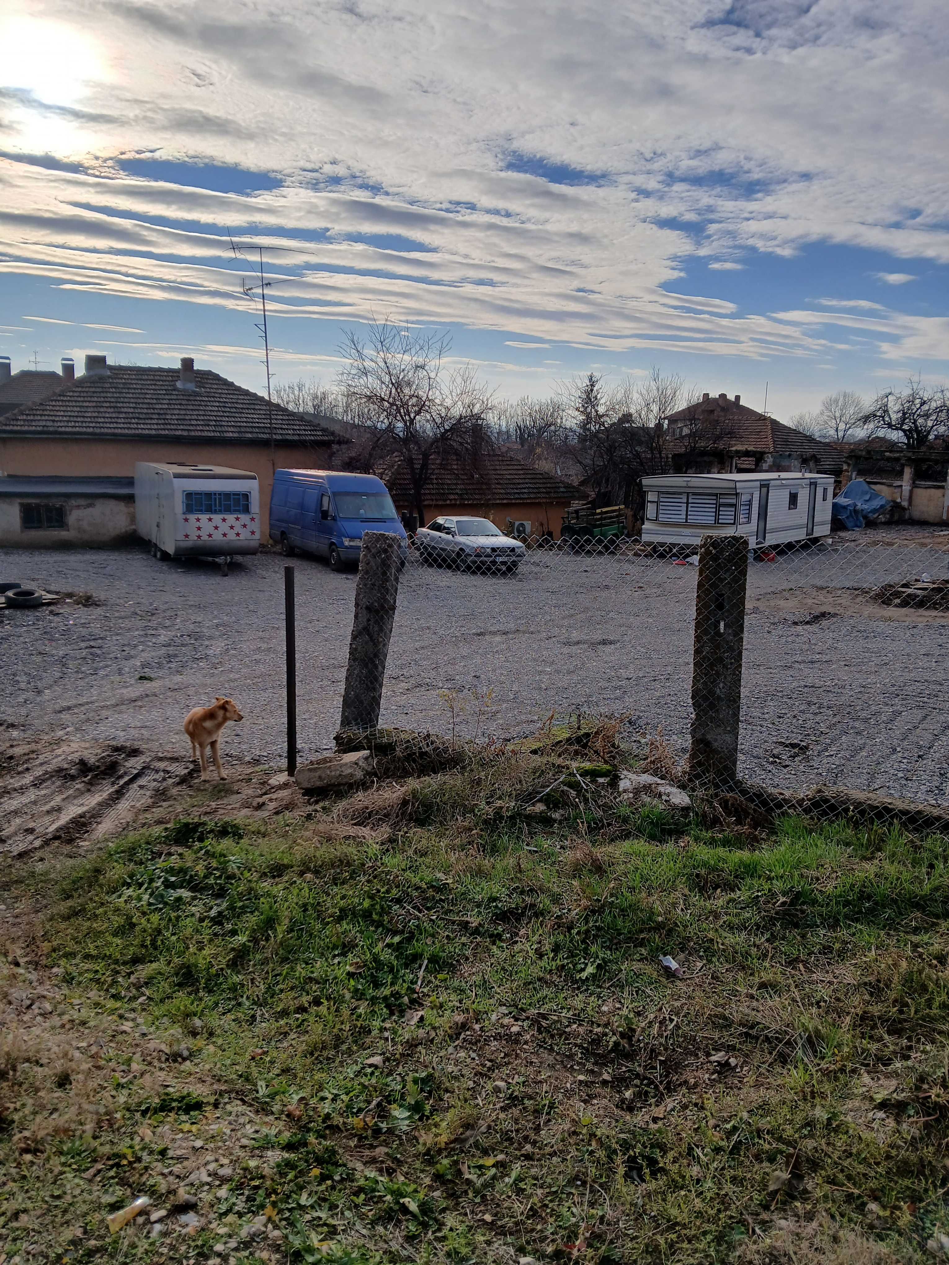 Давам дворно място под наем