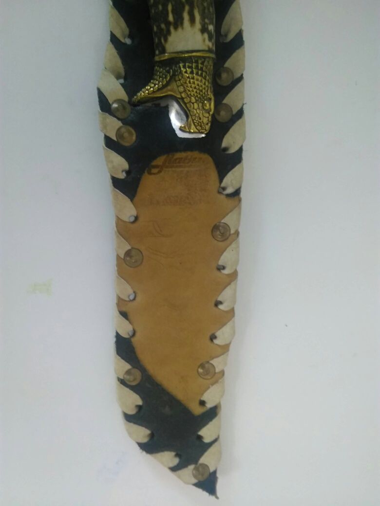 Продавам уникален антикварен ловен нож с месингова глава на змия