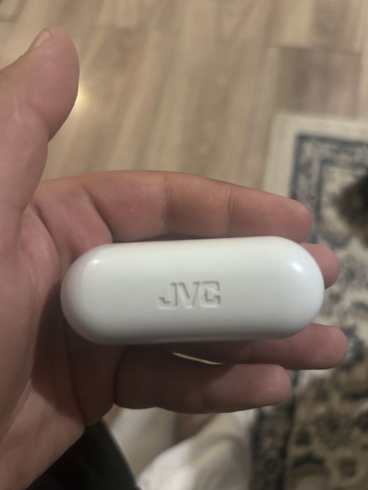 Vand casti JVC aproape noi