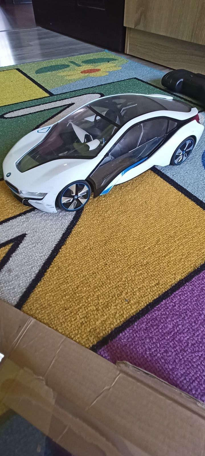 BMW I8 радиоуправляема с волан
