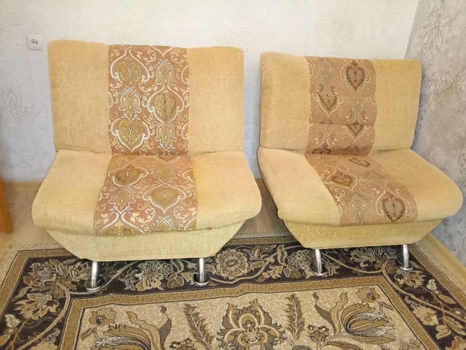 Продам 2 кресла ширина-1м,высота-1м
