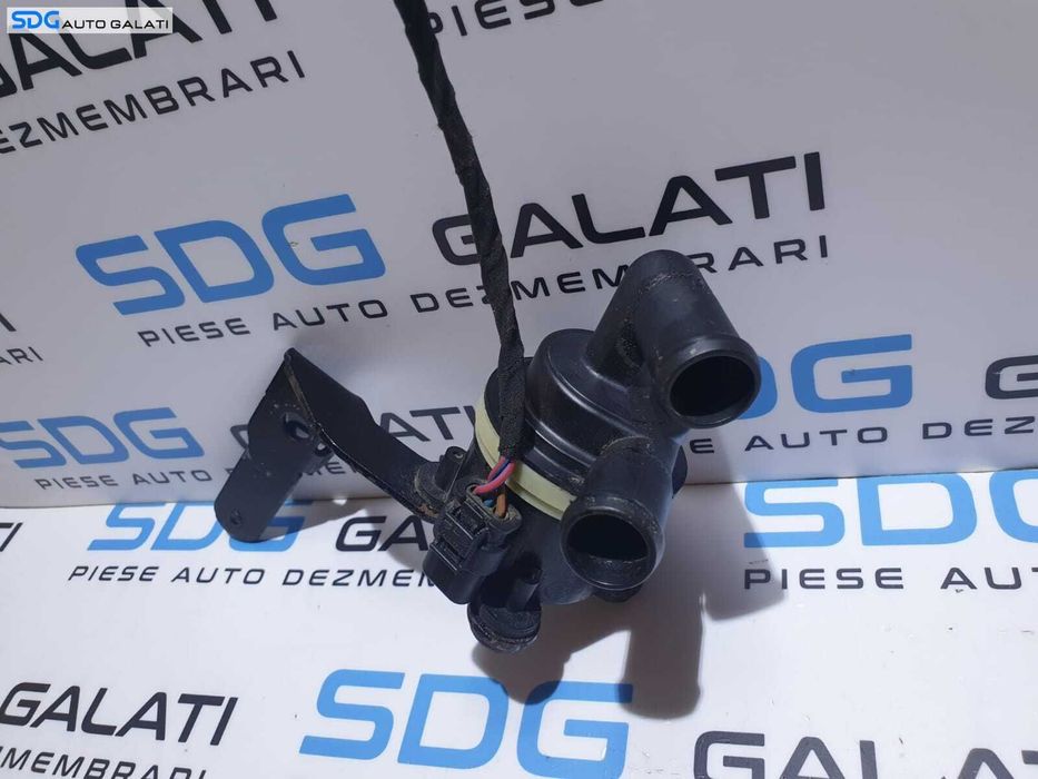 Pompa Secundara Auxiliara Recirculare Apa Volkswagen Golf 7 2.0 CFHB CFHC CBDA CBDB CBDC CBAA CBAB CBBB CFFA CFFB CFGB CLCCA  2008 - 2016 Cod 5N0965561A [D0015]