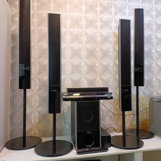 Продам Домашний кинотеатр Sony DAV DZ870W  1000Вт