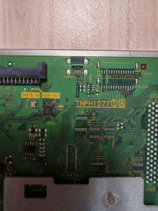 Продавам резервни части за телевизор Philips TX-42AS650E