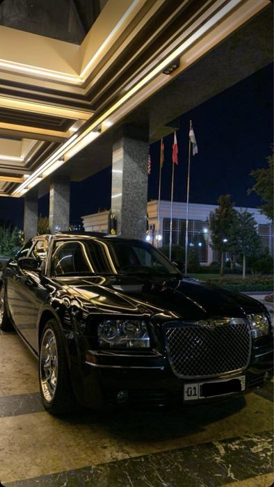Chrysler 300c  3.5L объём мотора,  2006 года. Крайслер