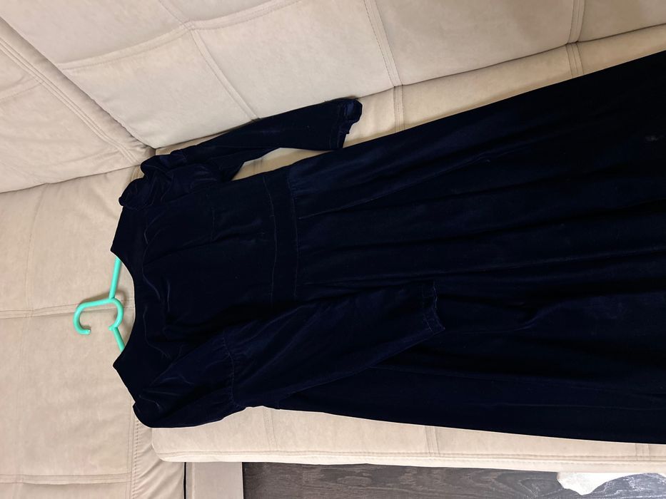 Бархатное платье с ремешком