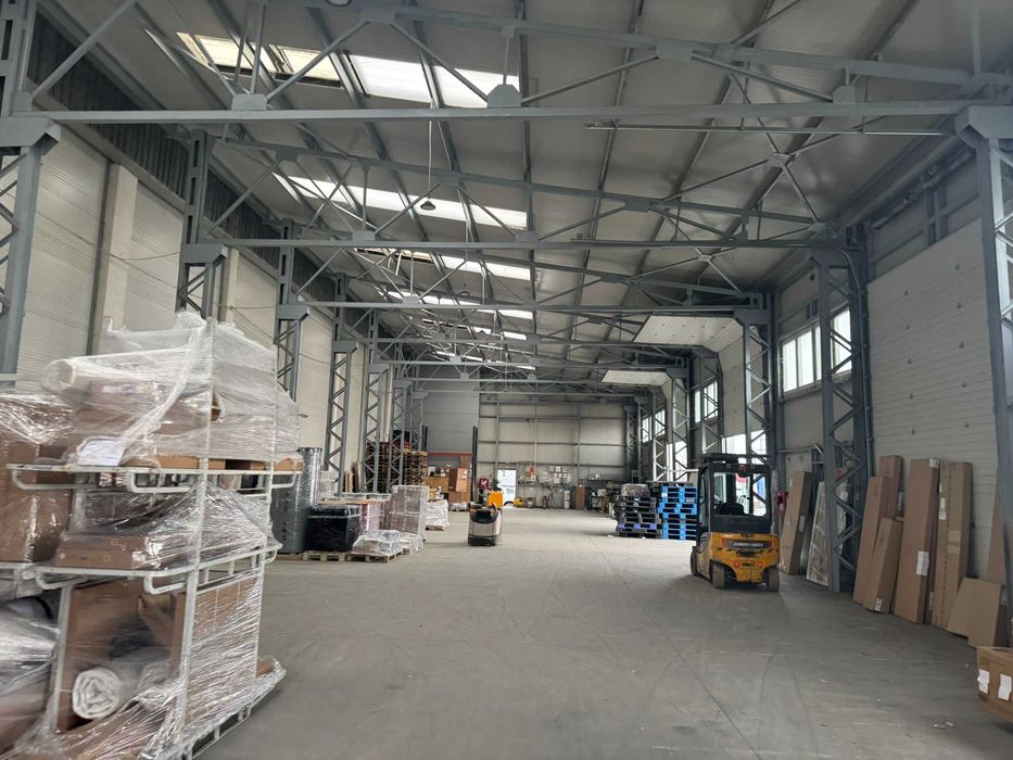 Proprietate industriala de inchiriat 2600 m2 utili : HALA + BIROURI