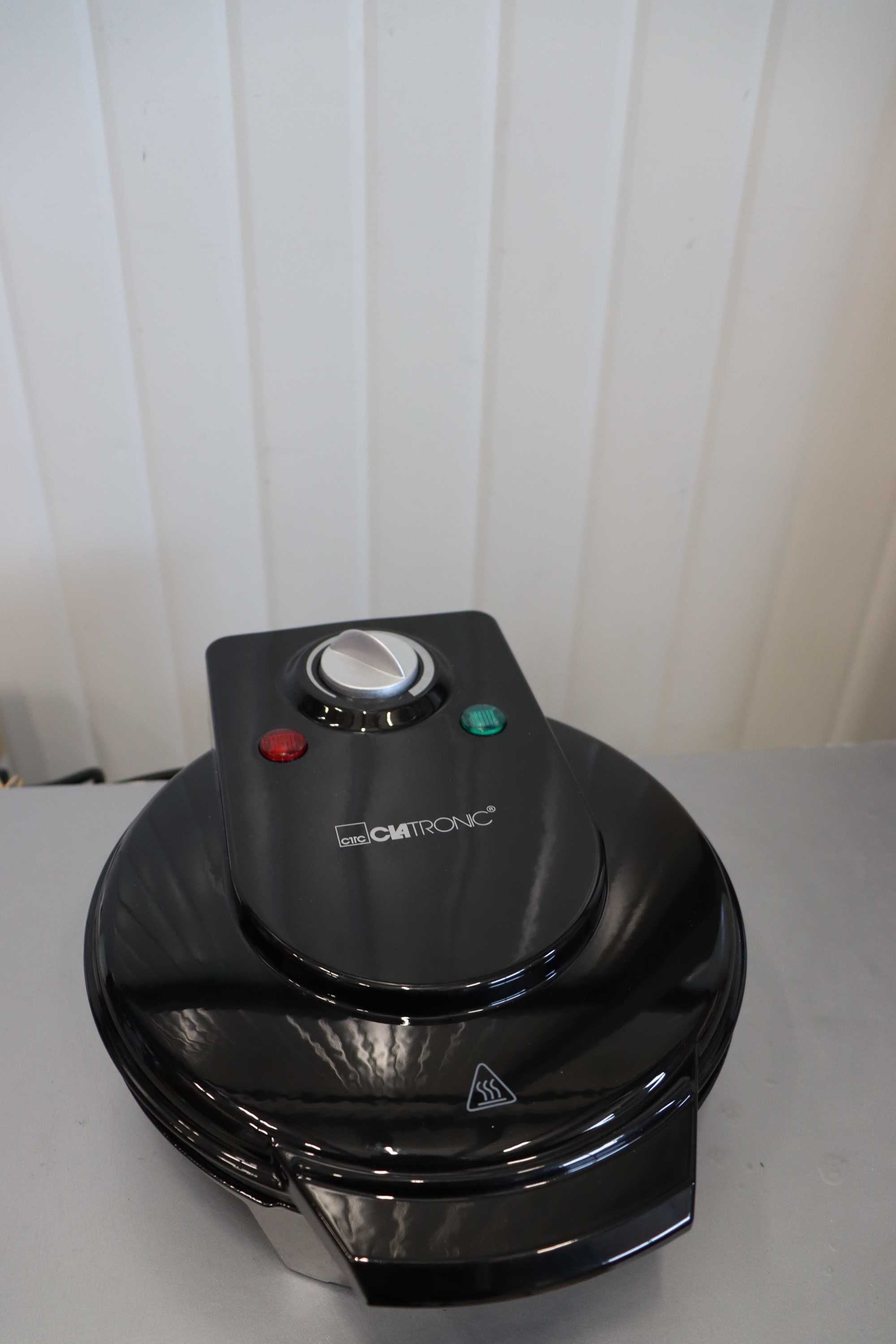 Уред за гофрети Clatronic WA 3491, 1200 W, черен, Гофретник
