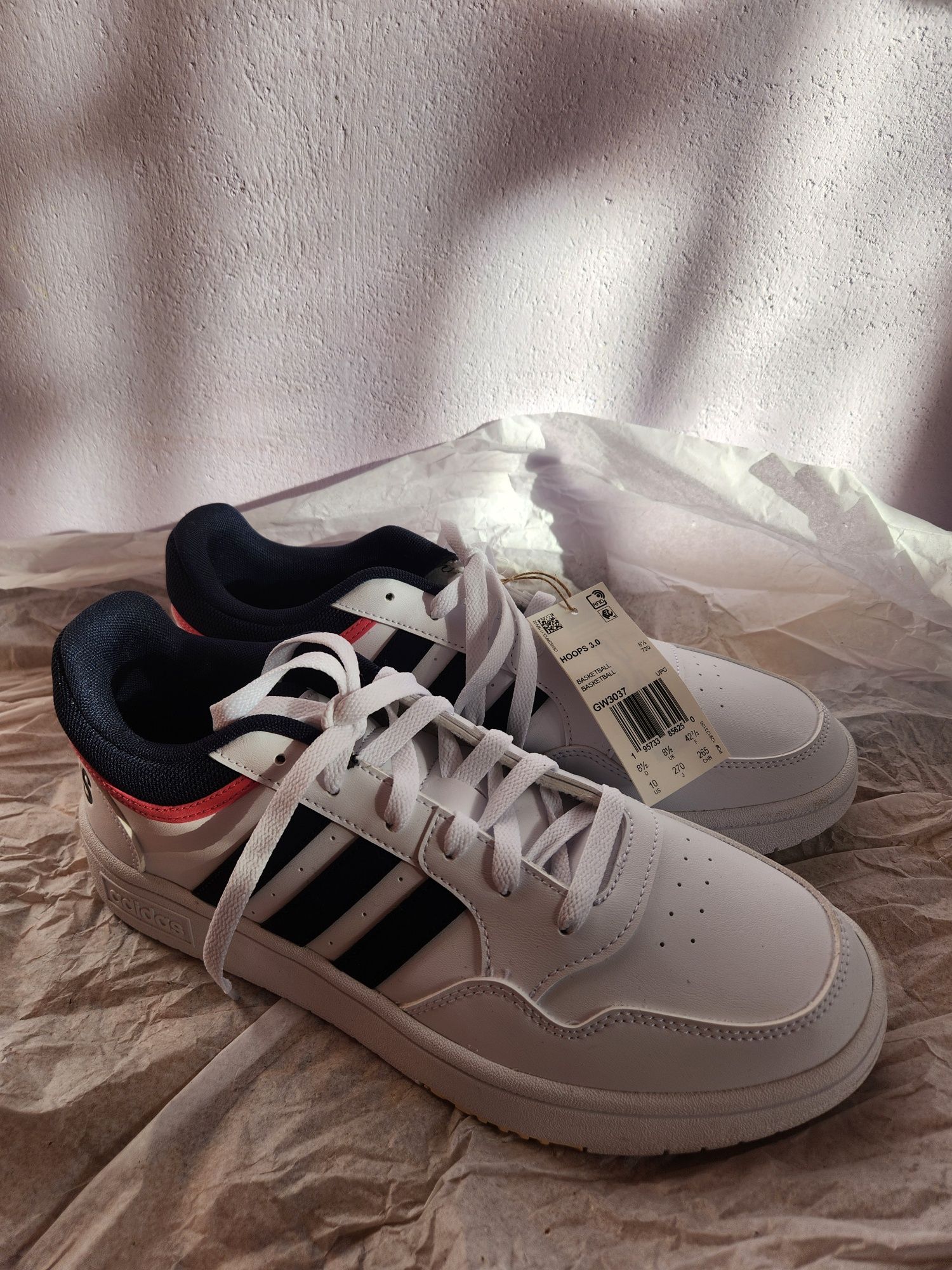 Чисто нови Adidas