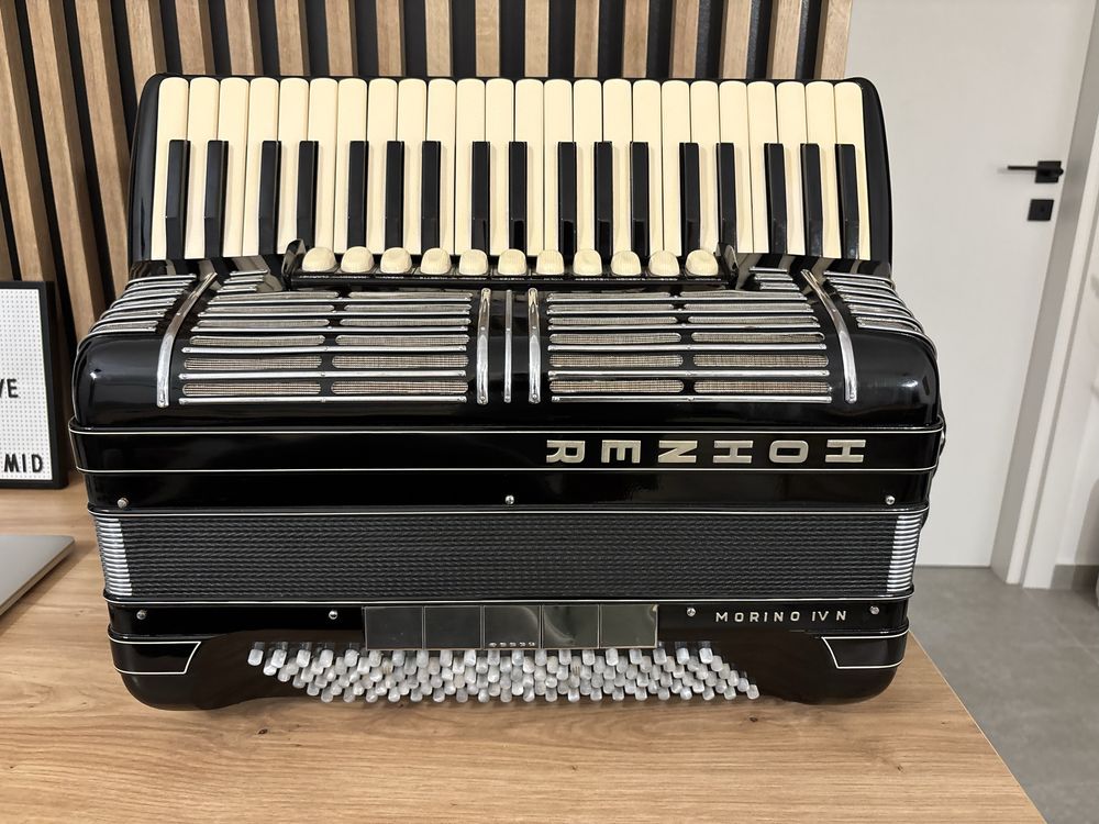 Acordeon Hohner Morino camera IV N cassotto 2+2 muzica Bugari