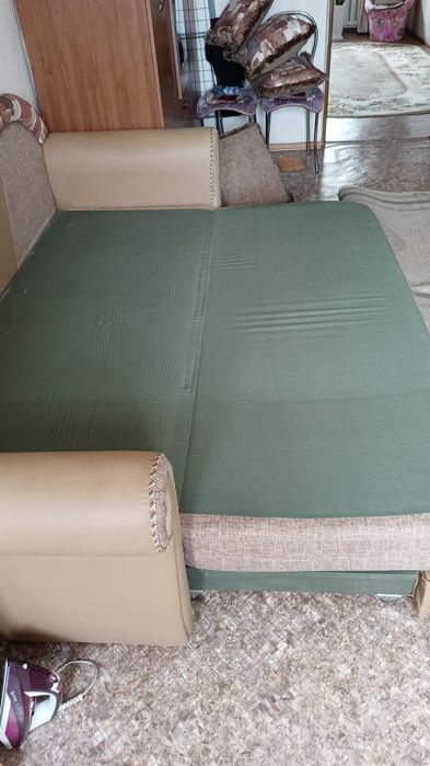 Продам б/у диван в отличном состоянии