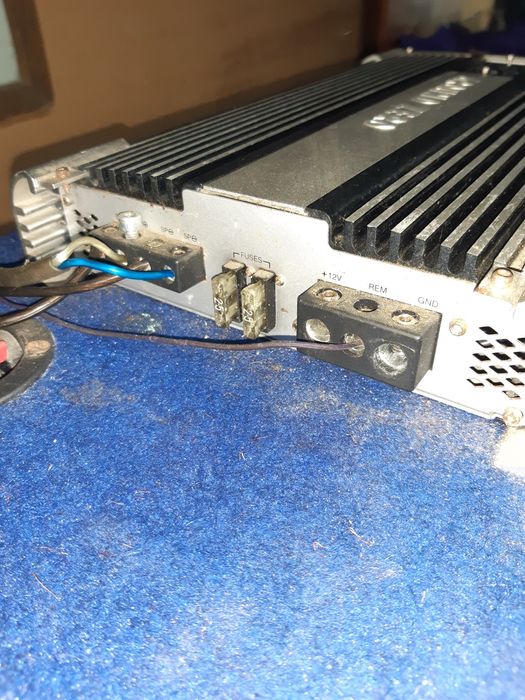 Amplificator auto ground zero și incinta ptr difuzoare de 28 cm