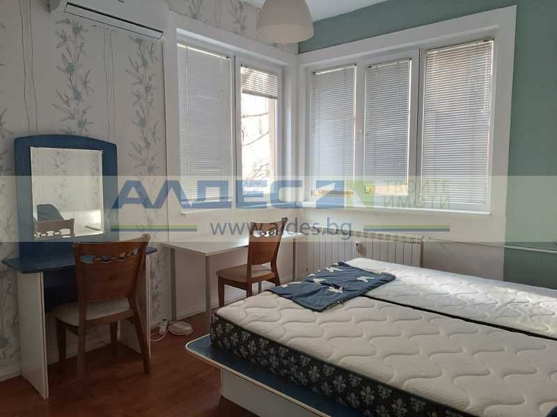 Дава се под наем Тристаен апартамент в София, Център - 98 кв.м за 765 € - Снимка #6