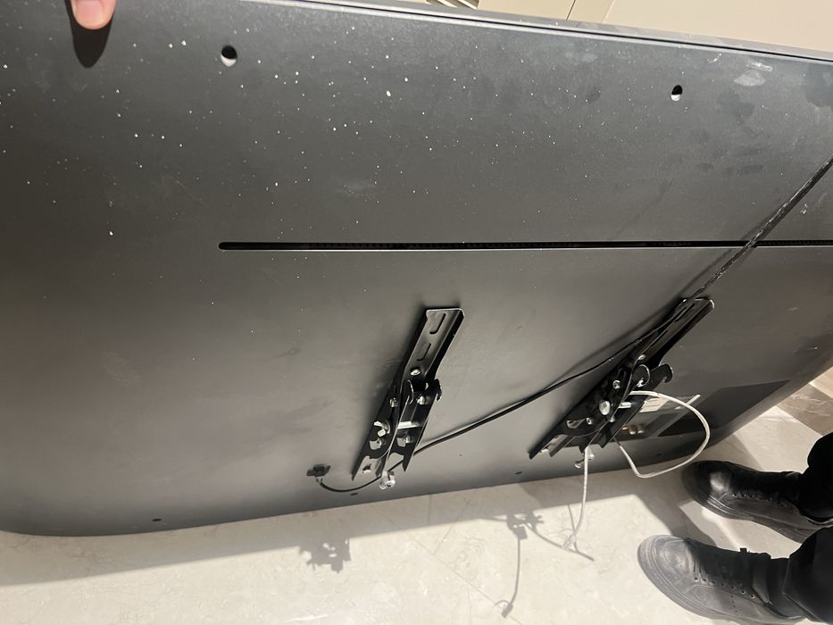 Продам Телевизор LG , сломан экран