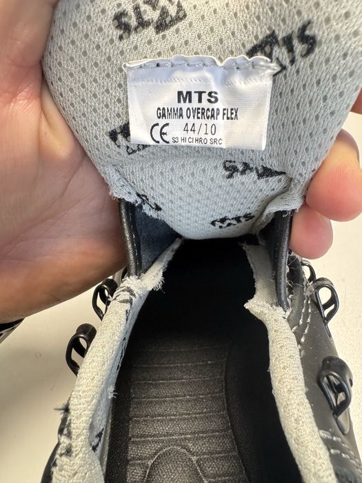 Pantofi cu bot metalic