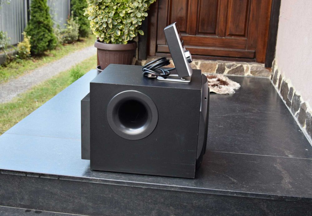 Subwoofer activ Logitech Z5500, sistem de amplificare 5.1