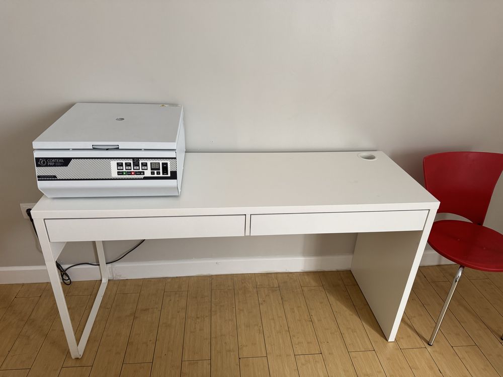 Продаю стол IKEA Микке