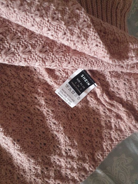 Интересен пуловер