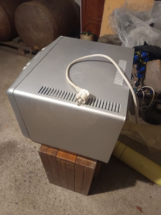 Cuptor microunde nou profesional cu grill, whirlpool jt356 cu display.