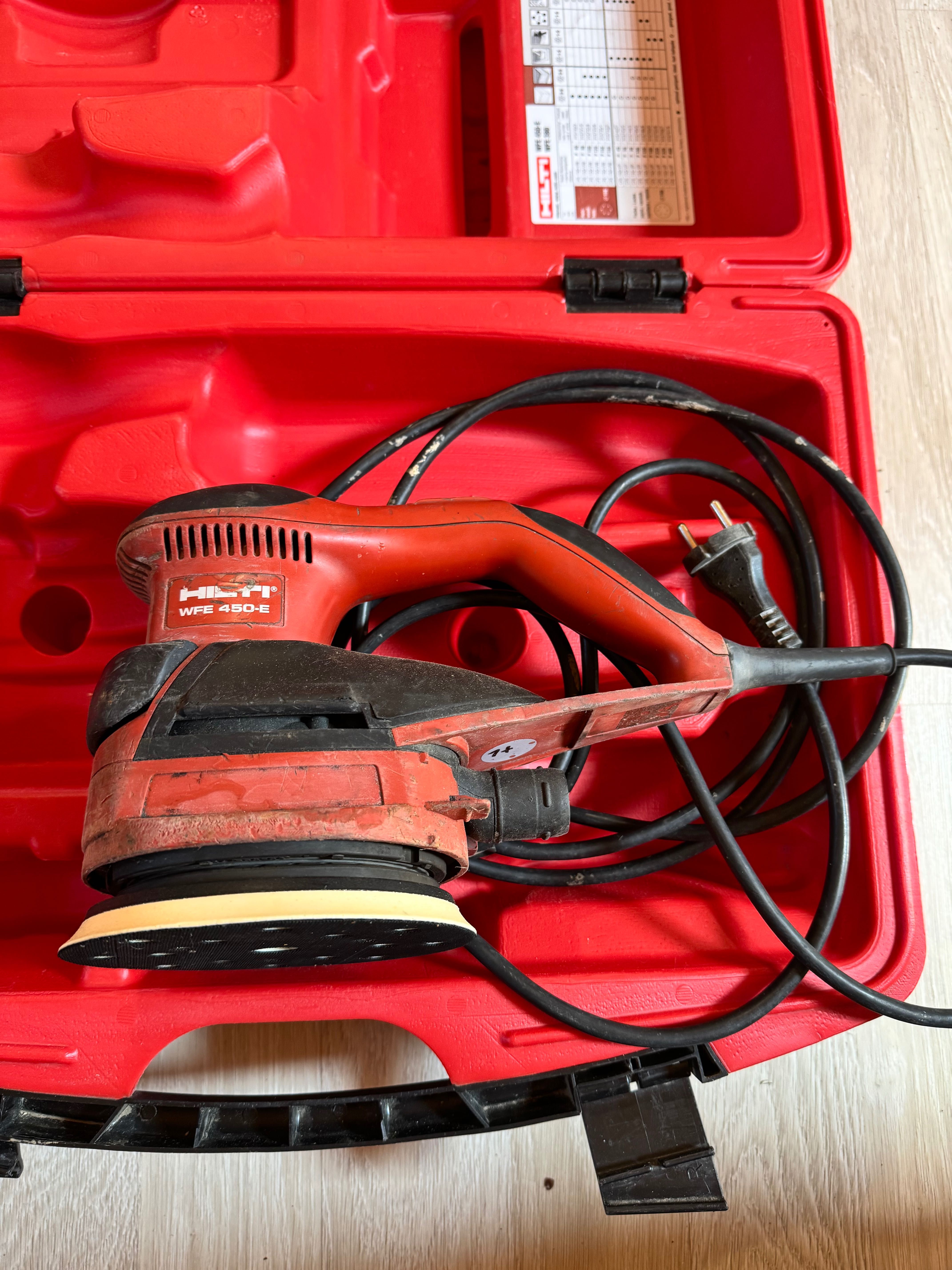 Hilti WFE 450 Е Ексцентрикова шлайфмашина - Със куфар и нова подложка