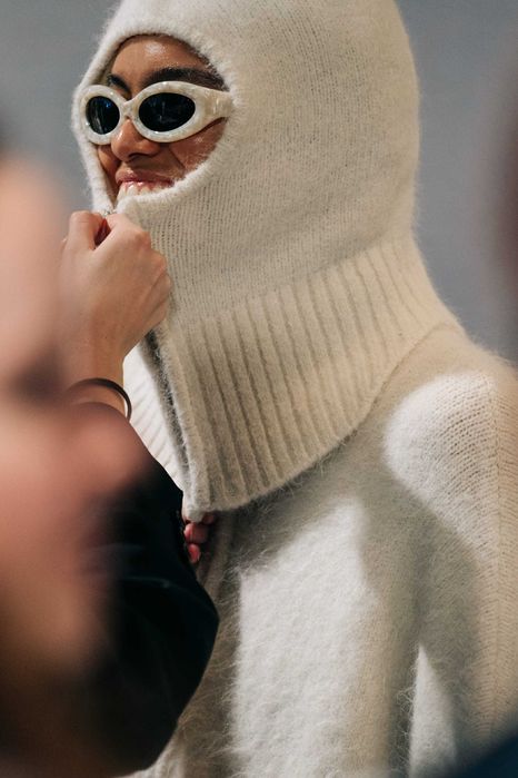 Holzweiler, Cagulă din alpaca Ball Fluffy Balaclava, Unisex, Albastru