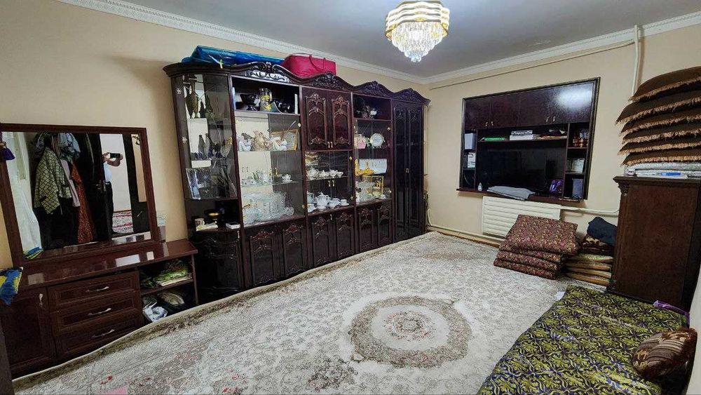 Уй сотилади (Райцентр бозор олдидаги котедж, катта йўл бўйида)