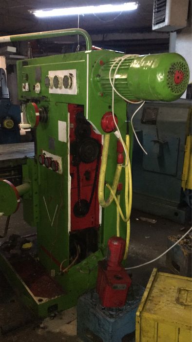 Mașina de frezat universala. Fus 26