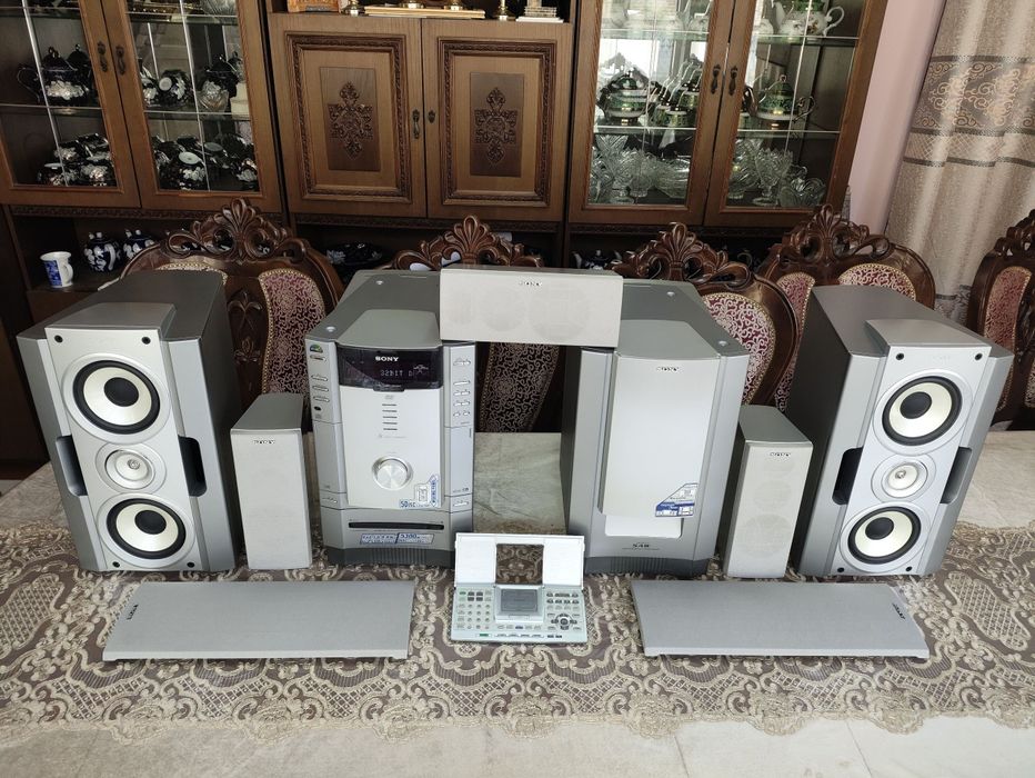 Orginal SONY muzikalniy sentr sotiladi yangi. pulti bor bass kuchli
