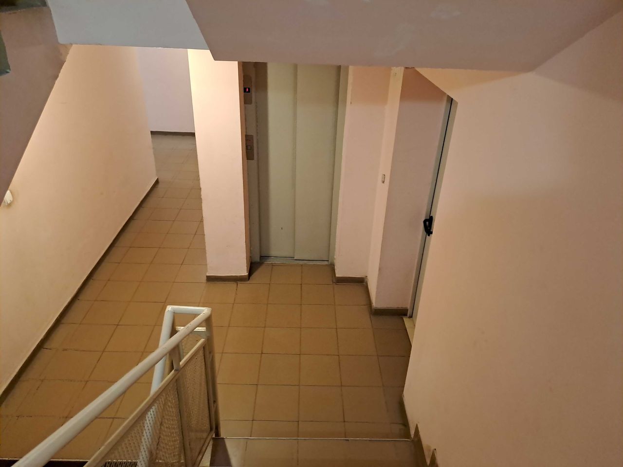 Продава се Тристаен апартамент в Плевен, Широк център - 90 кв.м за 1334 €/кв.м - Снимка #16