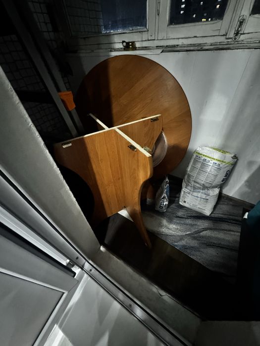 Отдам стол круглый кухонный