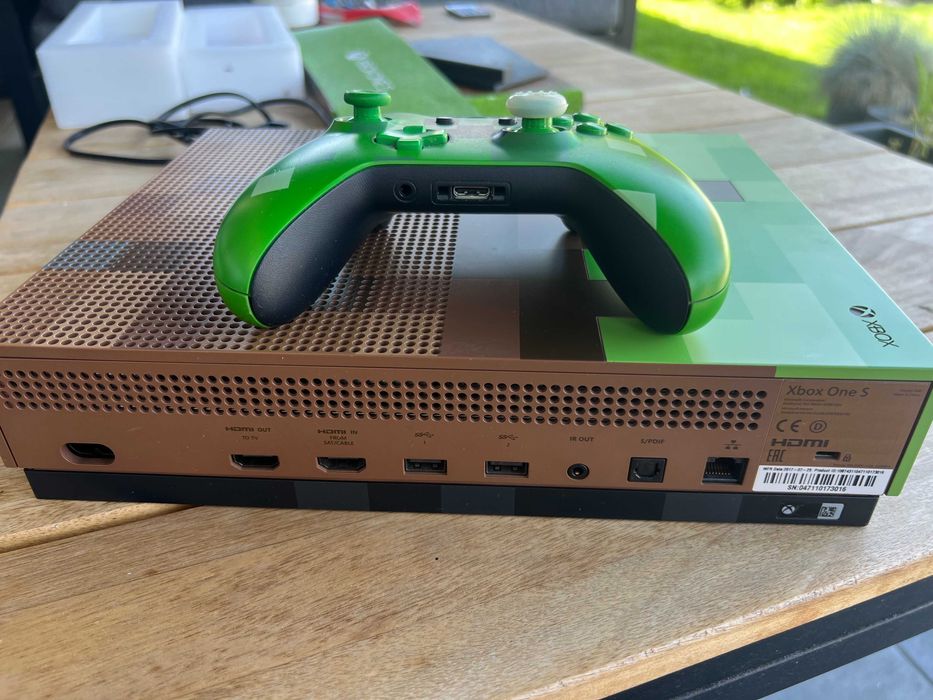 Xbox One S 1Tb Minecraft Limited Edition complet la cutie