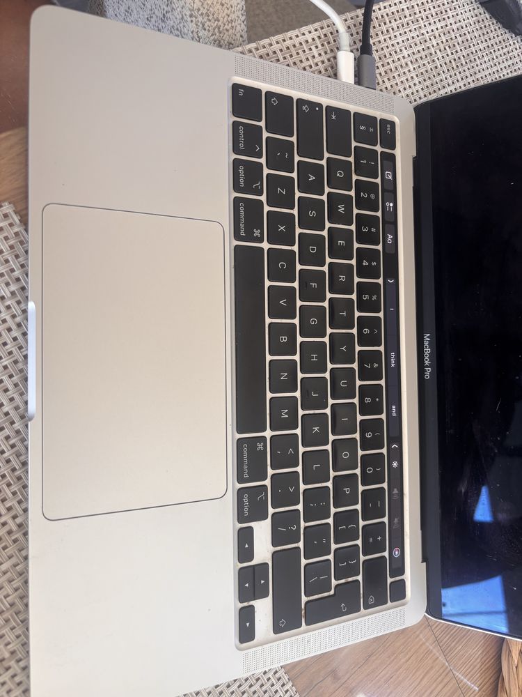 Macbook pro 2020 - перфектен, с кутия