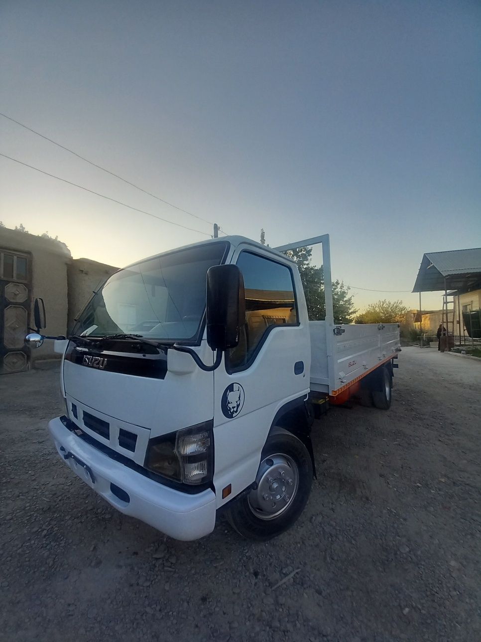 Isuzu tezda sotiladi!