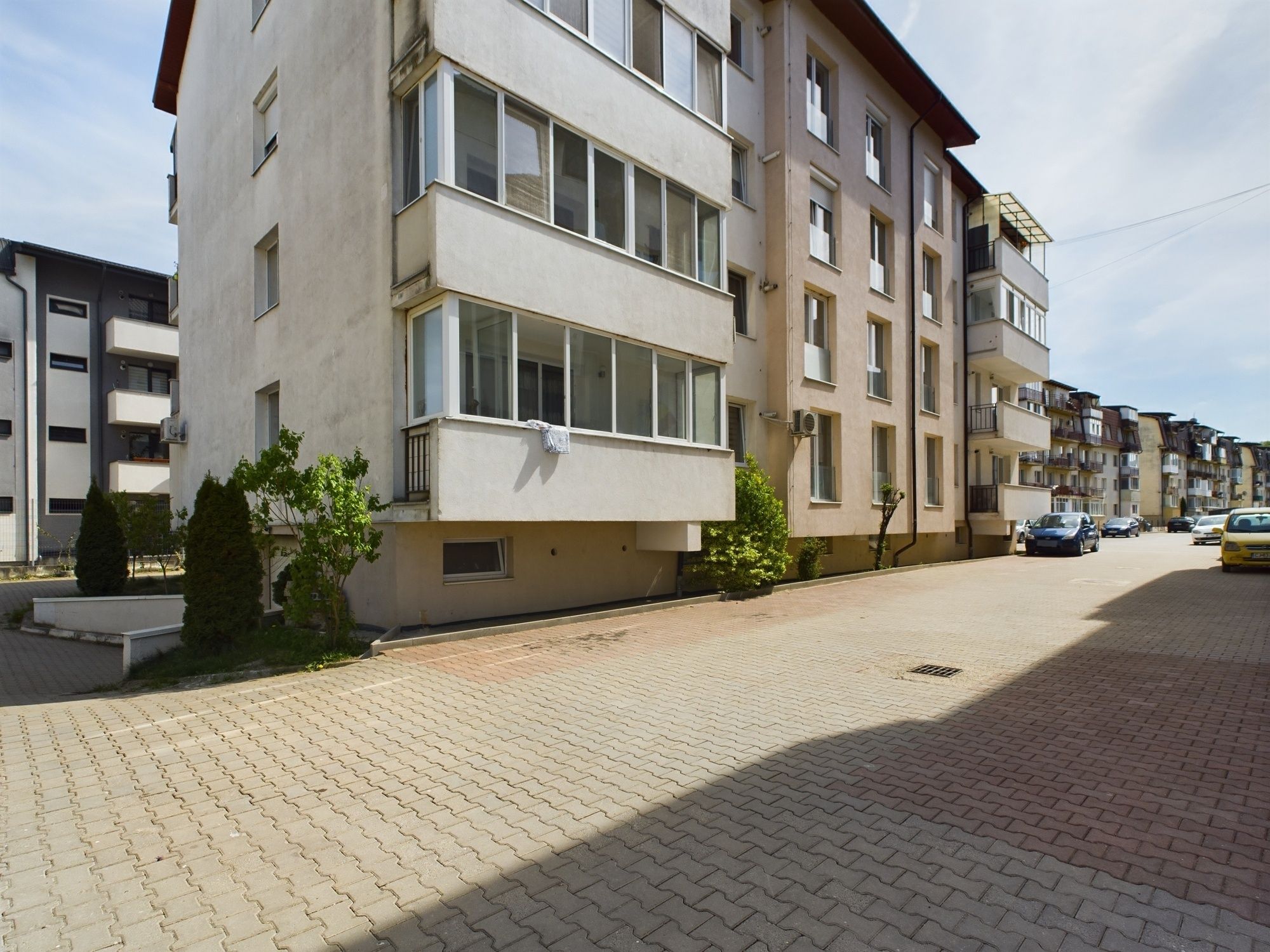 Apartament 3 camere + parcare + boxă, str. Florilor, Florești, Cluj