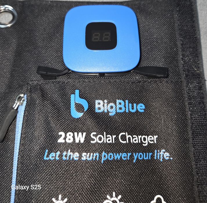 Vând panou solar portabil Big Blue 28w
