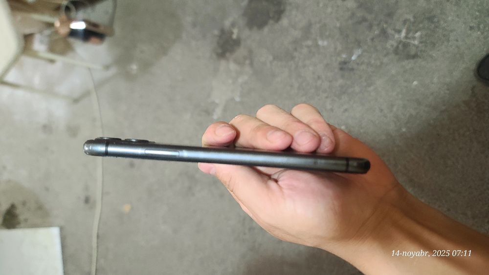 Iphone 11  sotiladi