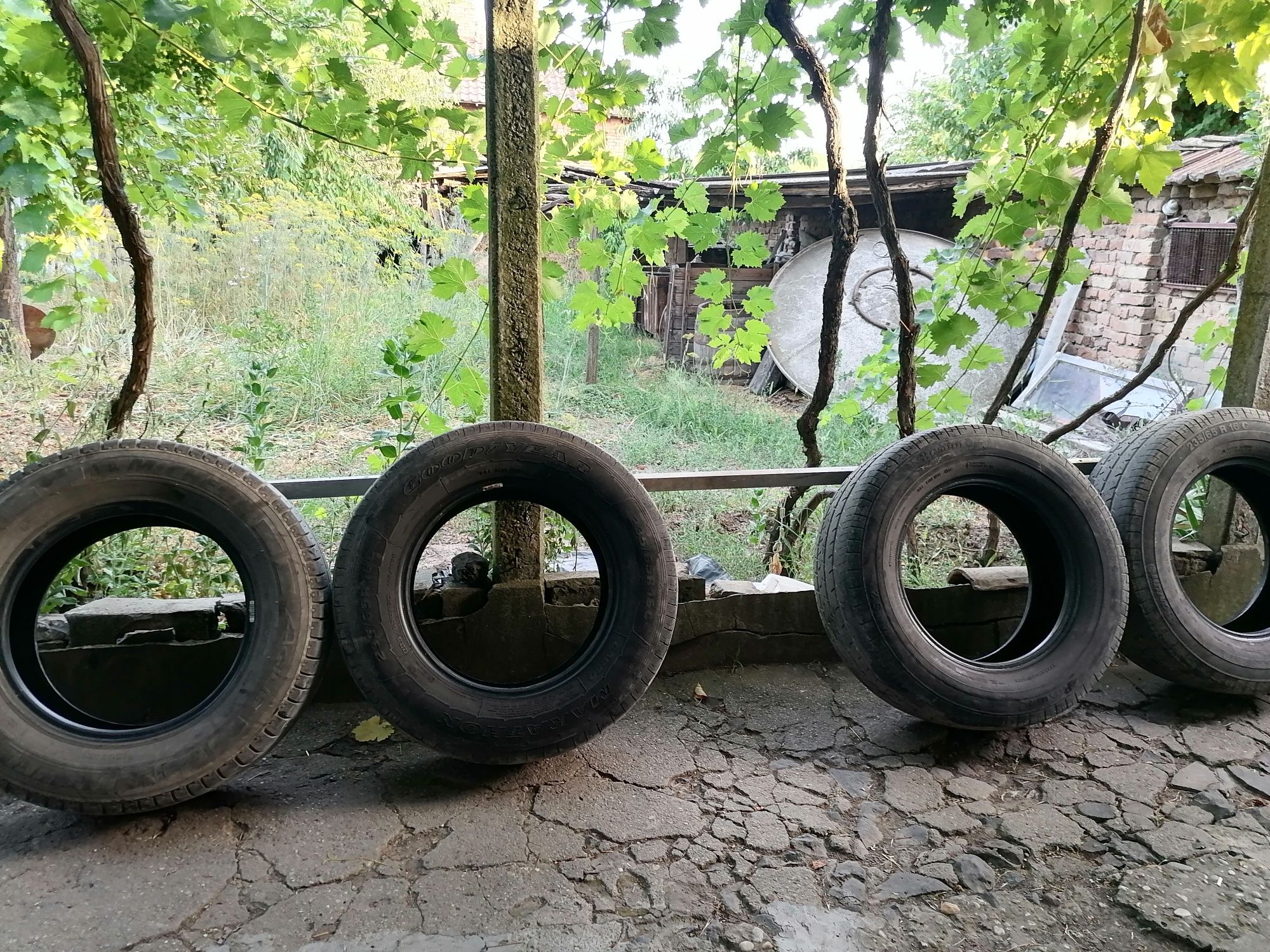 Продавам гуми за бус