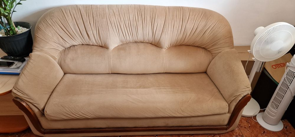 Vând canapea catifea crem