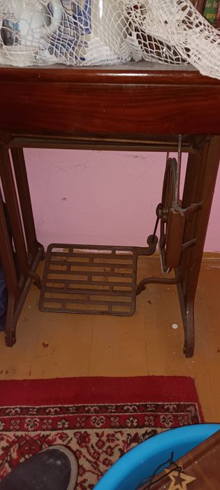 Masina de cusut stare f bună de funcționare.