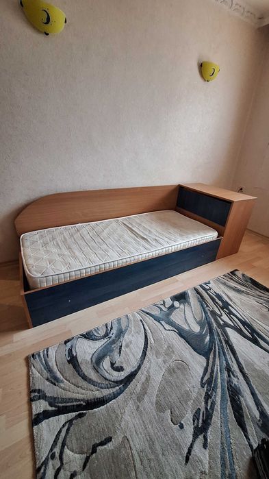 Единично легло с ракла,подматрачна рамка и двулицев матрак