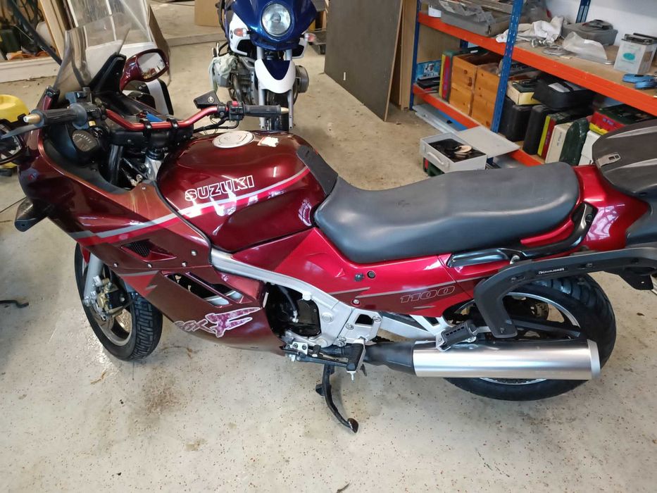 Motocicleta Suzuki GSXF 1100