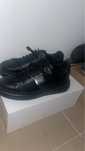 adidasi guess marimea 42